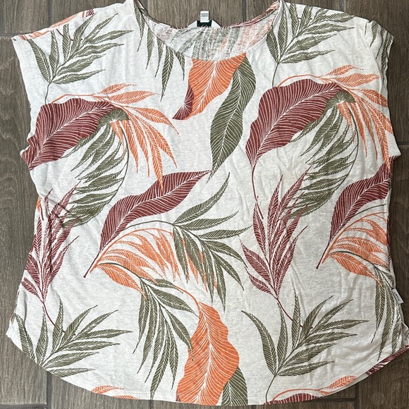 Orvis Tops - Orvis Multicolor Leaf Print Short Sleeve Top